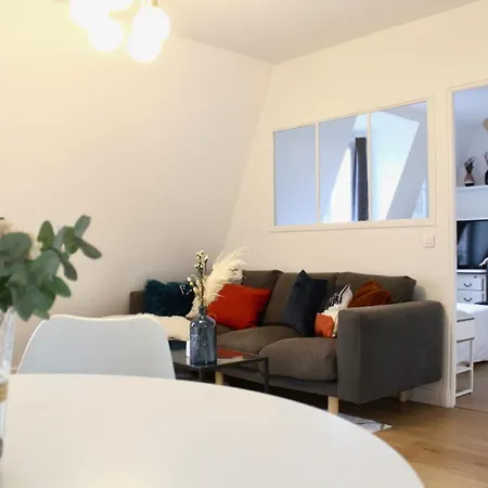 Bright And Cosy Very Well Located *
