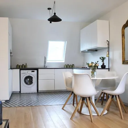Bright And Cosy Very Well Located Paris
