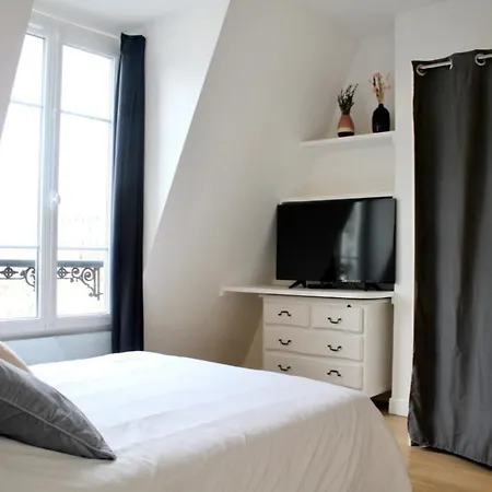 Bright And Cosy Very Well Located